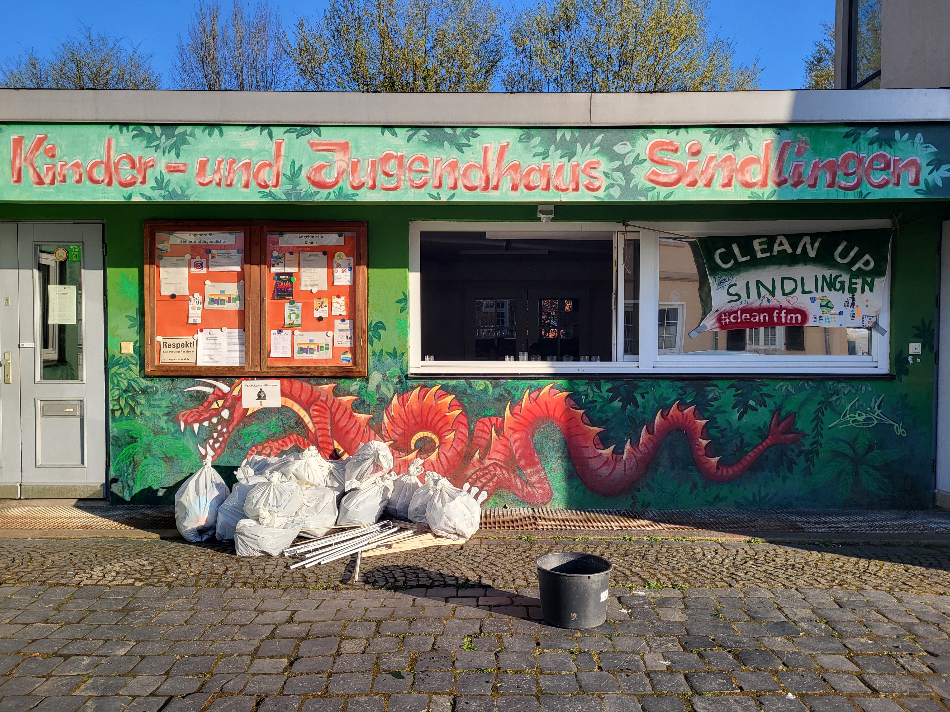 Einrichtung von außen beim Clean Up Day